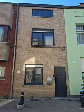 Woning te koop in Gent – €325.000📍 Limbastraat 68, 9000 GentMooie, ruime en lichtrijke woning te koop, volledig instapklaar en gelegen in een...