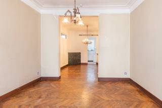 Dit karaktervolle pand in Mechelen biedt een unieke kans voor renovatie of als investering. Hoewel het kadastraal gekend is als eengezinswoning,...