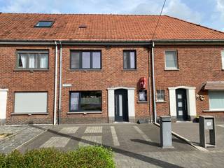 Op zoek naar een verder af te werken woning op een rustige locatie? Deze woning (op 363 m²) biedt de ideale kans voor wie houdt van aanpakken en...