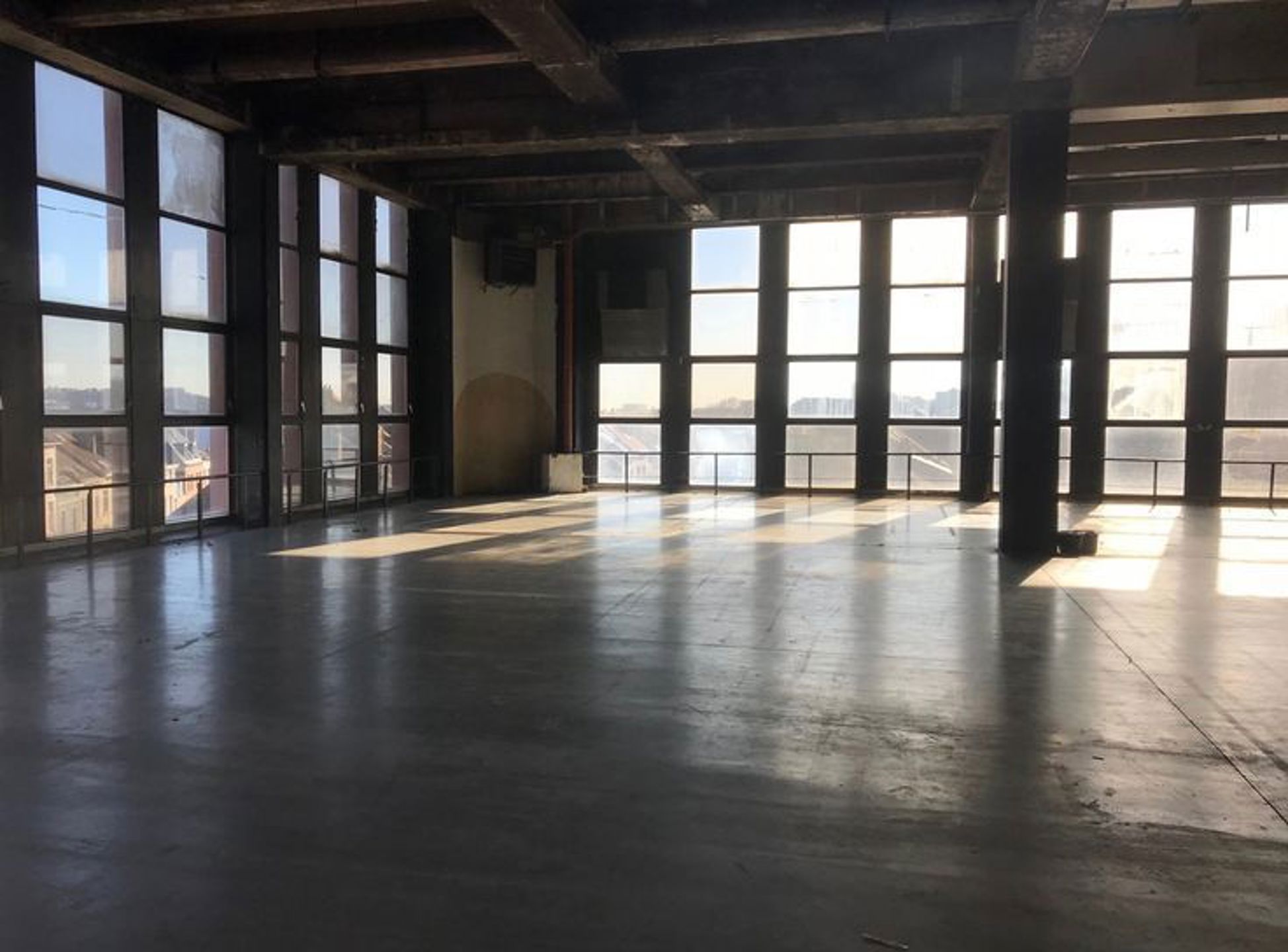 Commercial for rent in Molenbeek-Saint-Jean - photo 4