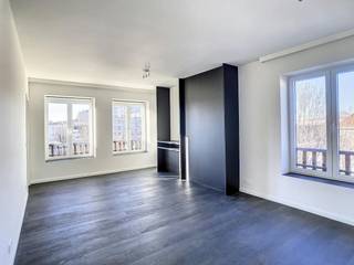 Het te huur aangeboden appartement is ideaal gelegen op de Pastoor Campensstraat in Merksem, vlakbij allerlei nodige faciliteiten zoals...