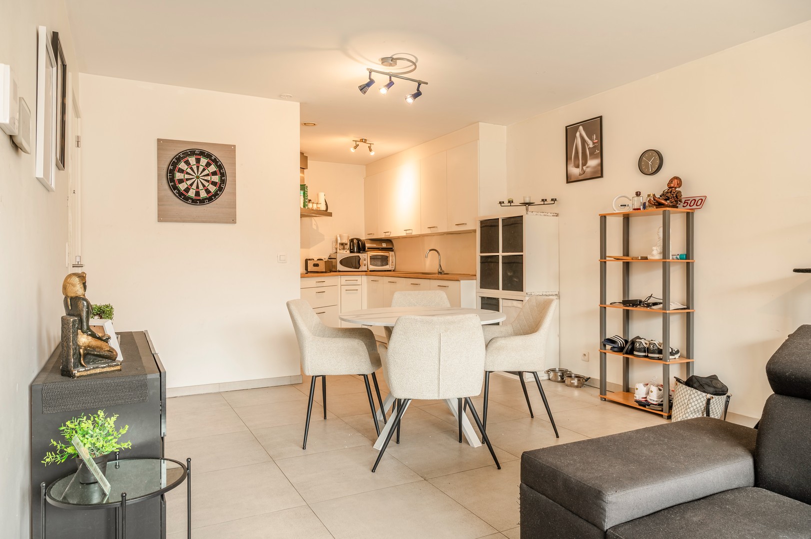 Modern 2 slaapkamer appartement met overdekte autostaanplaats - foto 1