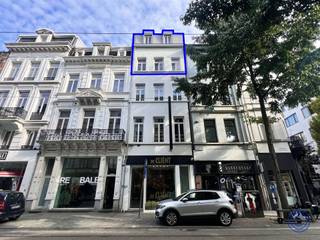 Informatie duplexInstapklaar en stijlvol duplexappartement ca. 107m² gelegen in de levendige Nationalestraat in Antwerpen, op de as tussen het...