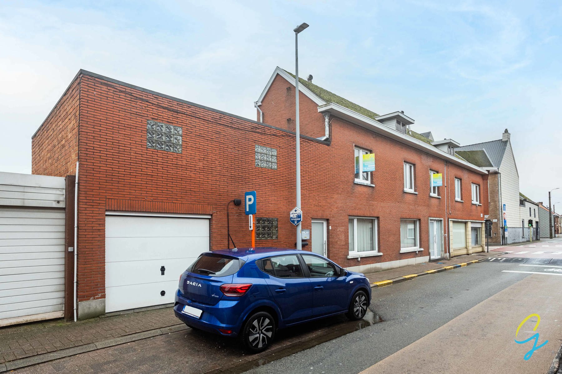 TE koop in Zele: Ruime te renoveren woning met 4 slaapkamers en garage te Zele - foto 2