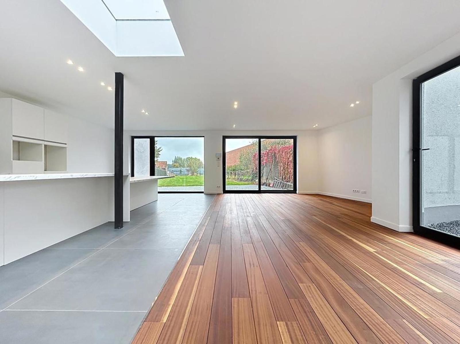 Woning op 592 m² met 3 slaapkamers en grote tuin met uitweg - foto 5