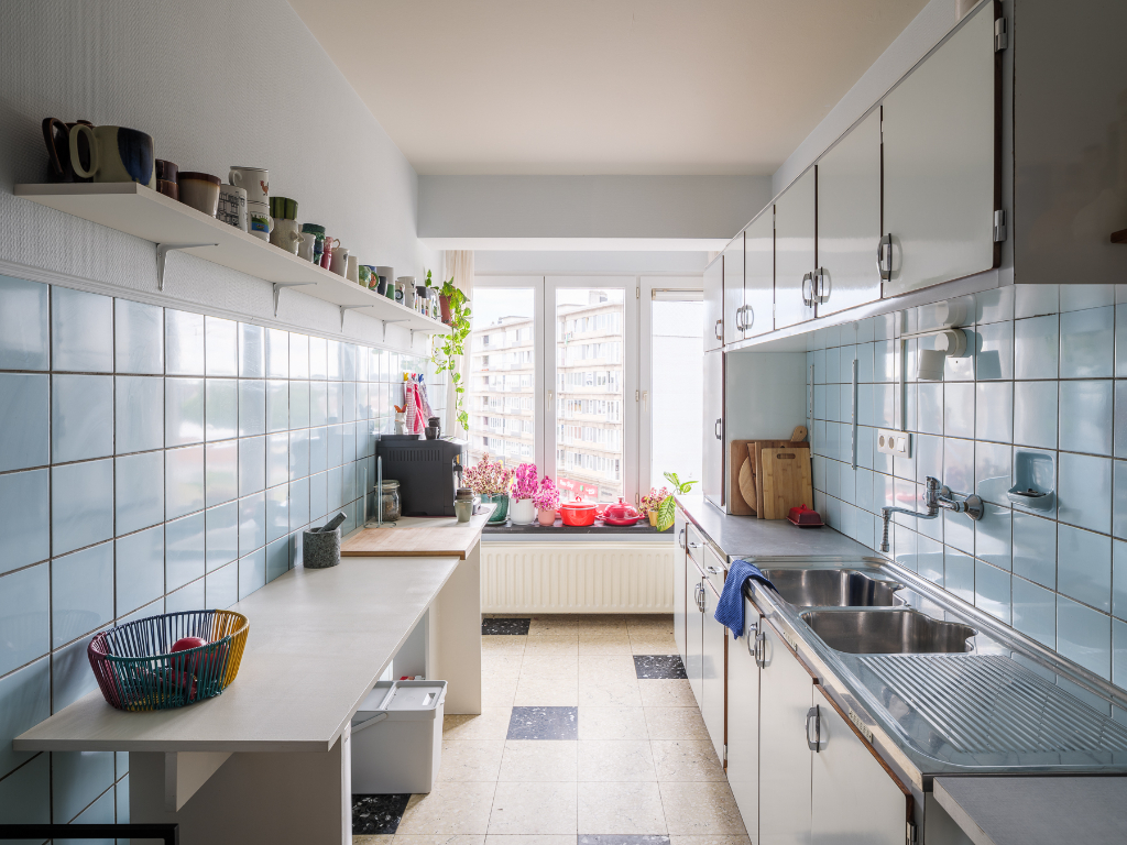 Vintage sixties 2-slaapkamerappartement met terras in Ledeberg, waar sfeer en esthetiek mooi bewaard zijn gebleven. - photo 4