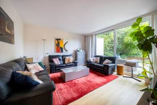 Bent u op zoek naar een ruime (274m² bewoonbaar), energiezuinige woning met garage, tuin, zonnepanelen, laadpaal en maar liefst 4 slaapkamers, dan heeft u bij deze mogelijks gevonden wat u zoekt. <br /><br />Gelegen in een goede wijk in Borsbeek is deze woning voorzien van alle comfort en ruimte die u nodig heeft voor uw dagdagelijkse behoeften. De woning heeft de voorbije jaren een aantal renovaties ondergaan, zoals de keuken (2019), badkamer (2021), isolatie dak en kelder (2024), zonnepanelen (2020). Dit om uw energieverbruik zo laag mogelijk te houden, het resultaat is hierdoor een EPC label B. Kortom, bent u op zoek naar een centraal gelegen, verzorgde, ruime woonst, kom dan zeker een kijkje nemen. <br /><br />Pluspunten:<br />- Zonnepanelen (6,7Kw)<br />- 274m² bewoonbaar (4 slaapkamers)<br />- Ruim perceel 590m²<br />- Laadpaal<br />- Garage en staanplaatsen<br />- Mogelijks bouwgrond naastliggend aan te kopen<br /><br />Voor meer informatie of een bezichtiging kan u One vastgoed steeds bereiken op volgend nummer 03 360 85 30!