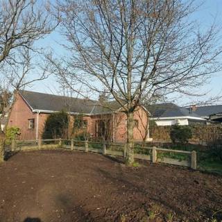 Top gelegen te renoveren laagbouwwoning met vele mogelijkheden! Deze woning is toe aan een grondige renovatie en is dus ideaal voor de kandidaat...