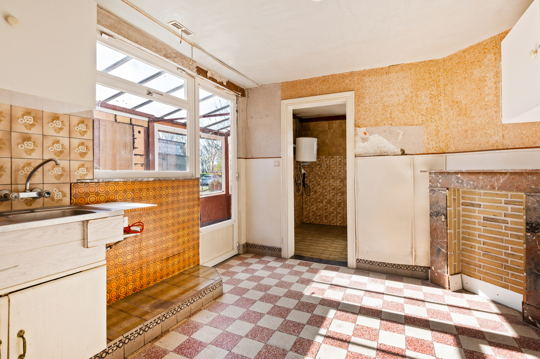 Te renoveren woning gelegen op een perceel van ca. 449 m². - foto 4