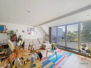 UCCLE – Saint-Job neighbourhood, in a quiet, leafy setting. A beautiful unfurnished two-bedroom duplex on the third floor, featuring a superb...