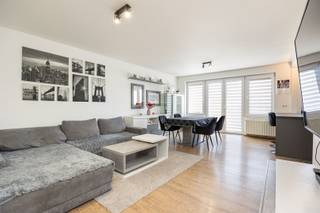<p>Looking for a move-in ready apartment? Check. Within walking distance of parks? Check. Close to downtown yet easily accessible? Check. Discover this apartment on a one-way street between Boekberg Park and Te Boelaar Park in sought-after Deurne South.</p><p>Sports-minded? The Rivierenhof is just a few minutes' walk away. Tennis literally plays in your backyard. For daily shopping, baker, butcher, convenience stores and supermarkets are nearby. And those who love an evening out will find trendy cafes and tasteful restaurants within walking distance. Moreover, you live here ideally near Singel and Ring - easily accessible yet quiet.</p><p>Why you want to live here:<br />-    Ideal location at Boelaarpark <br />-    Total renovation in 2019 <br />-    Balcony for your daily dose of outdoor air<br />-    Techniques and insulation up to date<br />-    Possibility to buy a luxurious garage box (€ 38,000)</p><p>The state of the art renovated apartment is located on the 2nd and highest floor of a stylish building and accessible by stairs.</p><p>The entrance hall, equipped with separate toilet and laundry room, leads to the living space with open kitchen equipped with Siemens appliances and on light parquet floor. The large windows provide wonderful light. <br />At the quiet front are the 2 bedrooms that share a bathroom. The bathroom is finished with a spacious walk-in shower and sink with lighted mirror.</p><p>The roof is conformably insulated. Conforming electricity. Very low general expenses. Individual meters.<br />Possibility to purchase the luxury garage box on the ground floor at €38,000.</p><p>Curious for more? Make an appointment soon!</p>