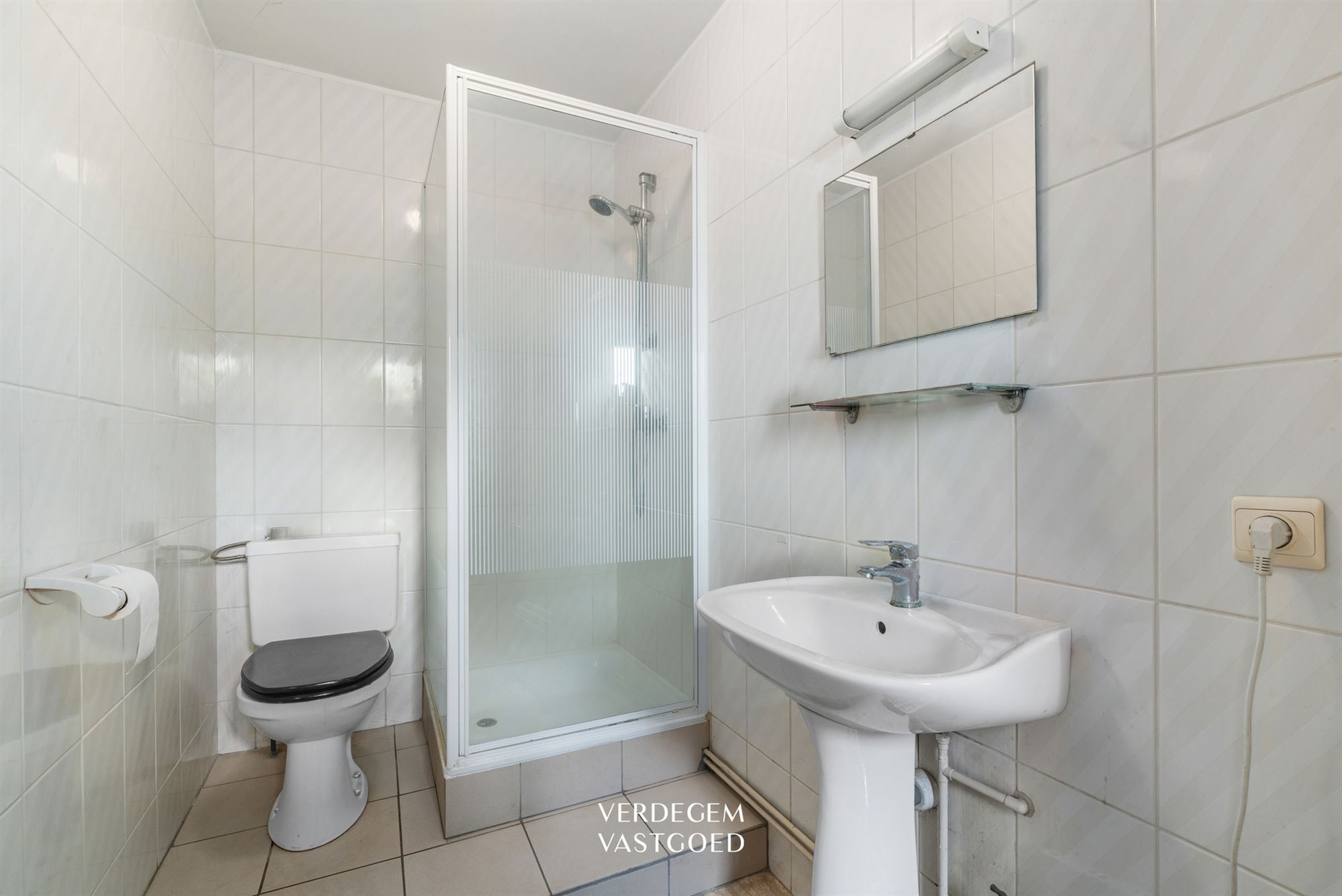 Centraal gelegen opbrengsteigendom met gelijkvloerse handel/kantoor en duplexappartement - foto 4