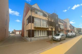 In het hartje van Machelen (Zulte) vinden we dit lichtrijke appartement (92m²). Het appartement heeft een vlotte verbinding naar E17 en...