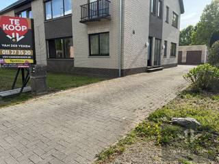 Ruim 2-slaapkamerappartement op de gelijkvloerse verdieping van kleinschalige residentie TROEVEN:- Rustige en groene omgeving- Vlakbij uitvalswegen-...