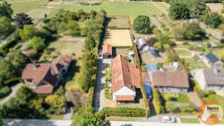 TESSENDERLO - HAM - Heel centraal gelegen, doch in een rustige omgeving.Deze langgevelhoeve (25mx8m) werd deels zeer grondig en degelijk gerenoveerd...