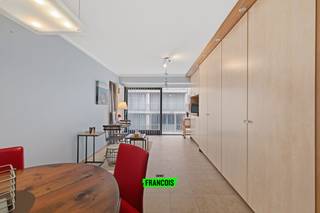 Deze volledig instapklare studio is gelegen in Mariakerke, Oostende. U bent hier enkele luttele stappen verwijderd van het strand en de zeedijk. Het pand vormt dan ook een perfecte uitvalsbasis aan de Belgische Kust! <br /><br />De ruime studio heeft een slaap-, eet- en leefhoek, alsook een functionele keuken. <br /><br />Het pand is daarenboven helemaal up to date met de moderne technieken; EPC label A, conforme elektrische keuring en een blanco asbestattest.<br /><br />Dankzij deze handige indeling en grootte is het zowel geschikt als tweede verblijf of als investering.<br /><br />Aarzel niet en neem contact op voor meer info of een afspraak! <br /><br />