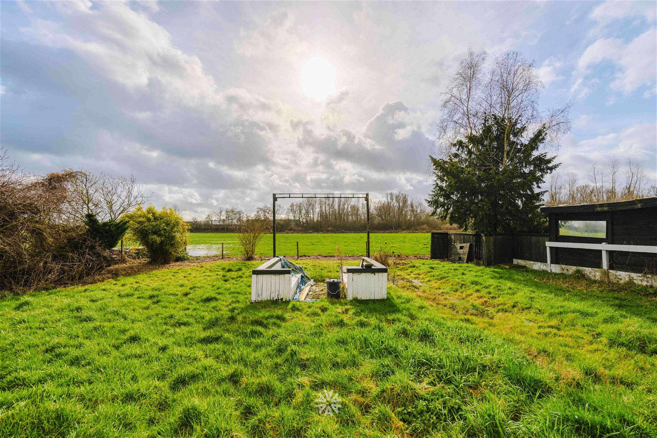 Unieke sloop-wederopbouw opportuniteit op zuidgericht perceel van 1.356 m² met uitzicht op de velden in tweede bouwlijn - foto 3