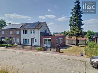 Maison 3 façades très bien située, avec un beau jardin à l’arrière, sur une parcelle de 7a 26ca. Construite en 1961 et agrandie en 1994, cette...