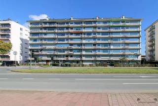 Ruim app met 2 slpks Op de zevende verdieping van een grootschalig appartementsgebouw vinden we dit appartement met mooi uitzicht terug. ZEVENDE...