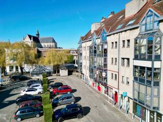 Lichtrijk én Ruim Appartement met 2 SLPK, Centrum Aalst!Bent u op zoek naar een ruim en centraal gelegen appartement met alle voorzieningen binnen...