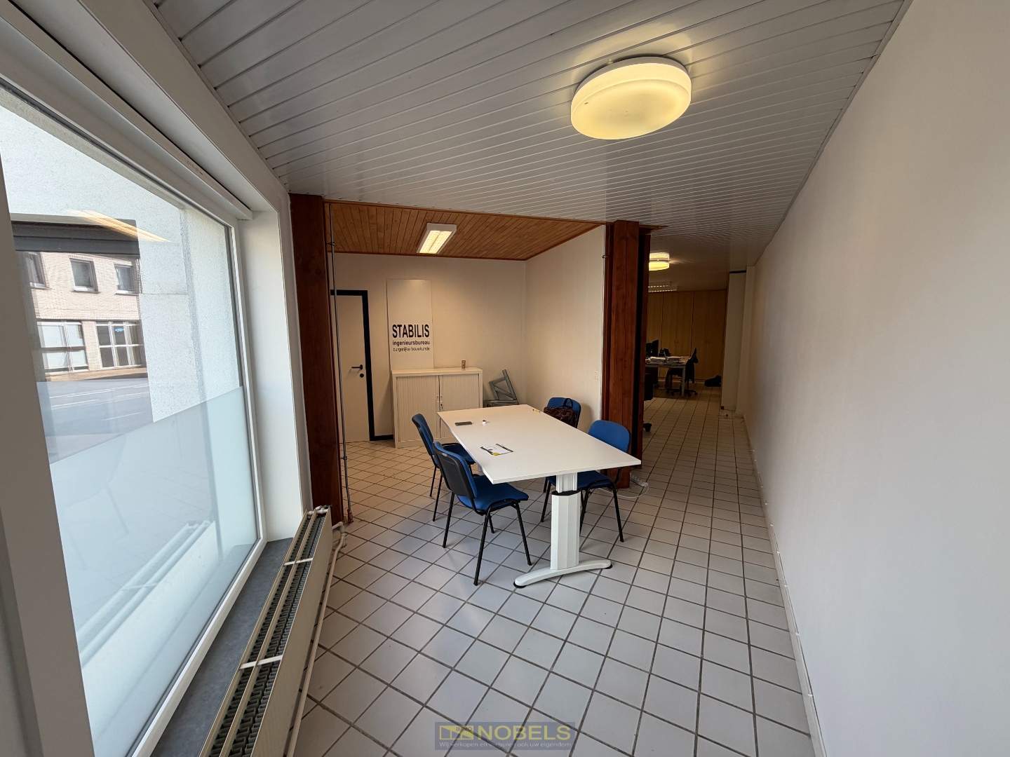 Te huur, commerciële eigendom met visibiliteit en laadpaal nabij E40 - photo 4