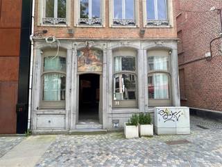 Casco handelsruimte op toplocatie in stadscentrumDeze gelijkvloerse casco handelsruimte in het hart van Mechelen biedt een unieke ruimte van 120m²...