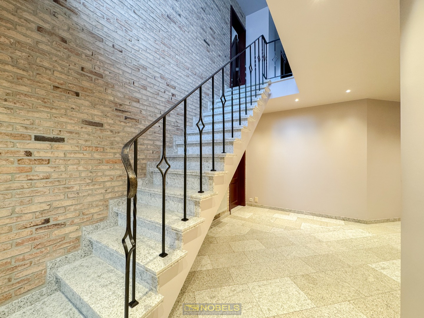 Te koop, statige villa met ruime bewoonbare oppervlakte (321m²) te Nazareth! - photo 4