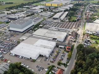 Bedrijfsgebouw met 1.782 m² magazijnruimte (kantoren optioneel).Gelegen in Satenrozen, uitstekend bereikbaar via de E19, op 20 min van Antwerpen en...