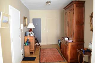 A proximité du Bois de le Cambre, de l'abbaye de la Cambre, des étangs d'Ixelles, de la place Flagey et de l’ULB, se situe un très bel appartement...