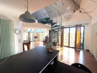 Deze goed onderhouden en geïsoleerde moderne woning is prachtig gelegen op een hoekperceel van ongeveer 800m², in een groene en rustige...