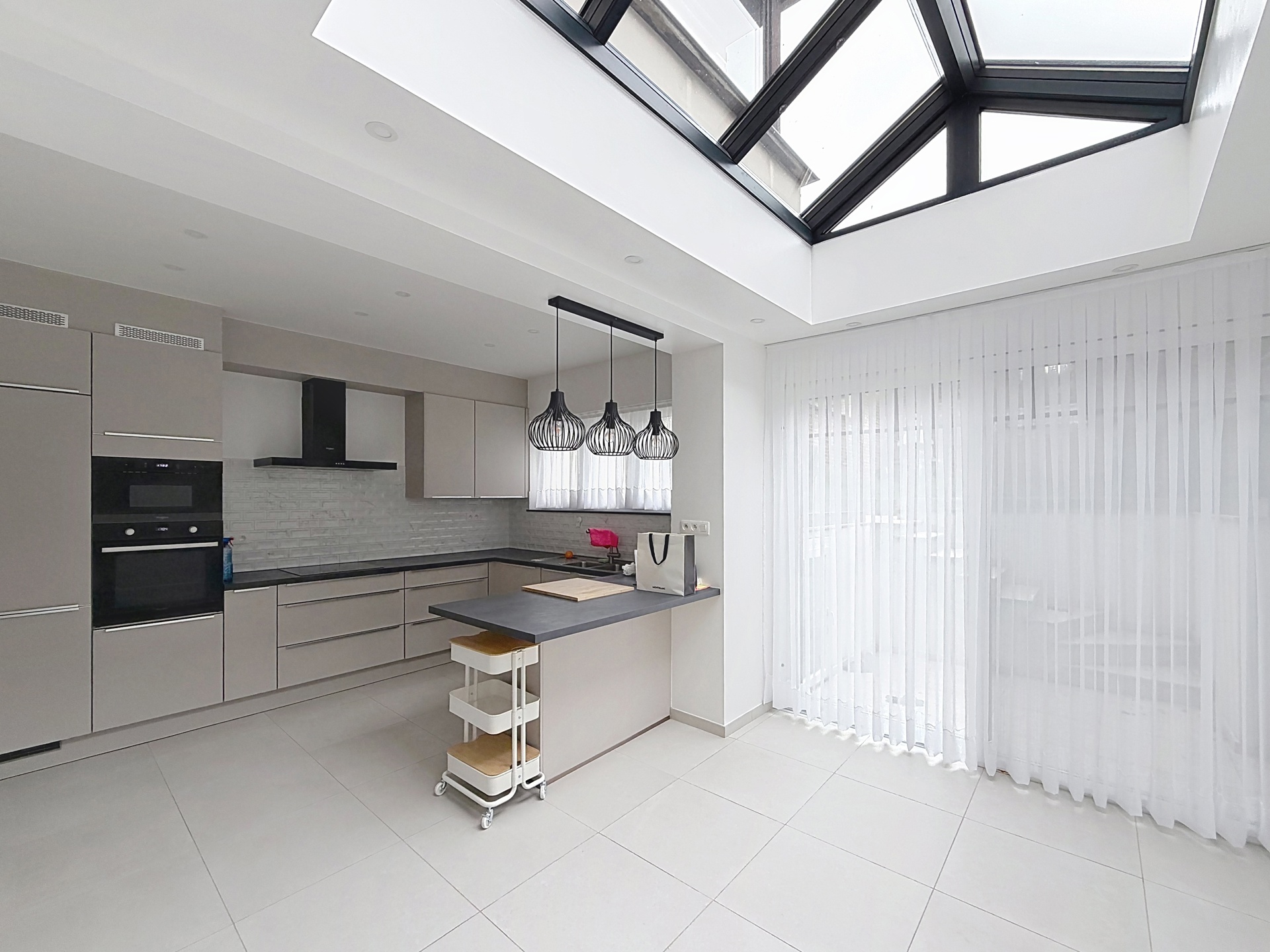 Prachtige woning met 4 slaapkamers, garage en tuin - foto 5