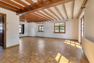 Zeer rustig gelegen, op een ruim perceel van 1273 m², in de Sint-Hermesstraat te Sint-Idesbald vinden we deze charmante woning te koop. Het...
