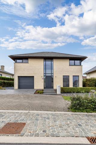 Voor meer info of een bezoek, bel 054 69 39 37 - UNIEKE AANBIEDING - Topo-Immo biedt met trots deze landelijk gelegen villa aan. Deze...