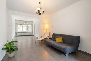 Maison familiale prête à emménager avec 5 chambres, 2 salles de bains et grand jardin au centre de RenaixSituée dans une rue calme en plein centre de...