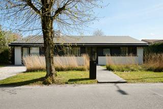 Ontdek dit huis tijdens de Pre-sale donderdag 07/05 van 17u tot 18u30, maak nu jouw afspraak! Dit gelijkvloerse huis is tot in de puntjes...