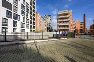 Bij interesse mail naar tinne.van.mechelen@hillewaere.beOndergrondse parkeerplaatsen (nr. 94 en 95) gelegen in de parkeergarage van de Antoine...