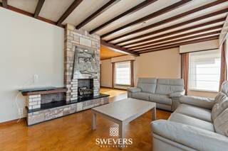 Voor meer info en foto’s, surf naar www.swevers.be – In een rustige straat in het hart van Paal vind je deze vrijstaande woning met...