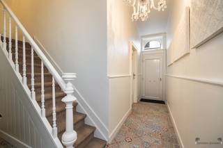 Instapklaar herenhuis met 4 slaapkamers in het centrum van Hamme – 12 zonnepanelen – EPC B Welkom in de charmante Kapellestraat, in het hart van...