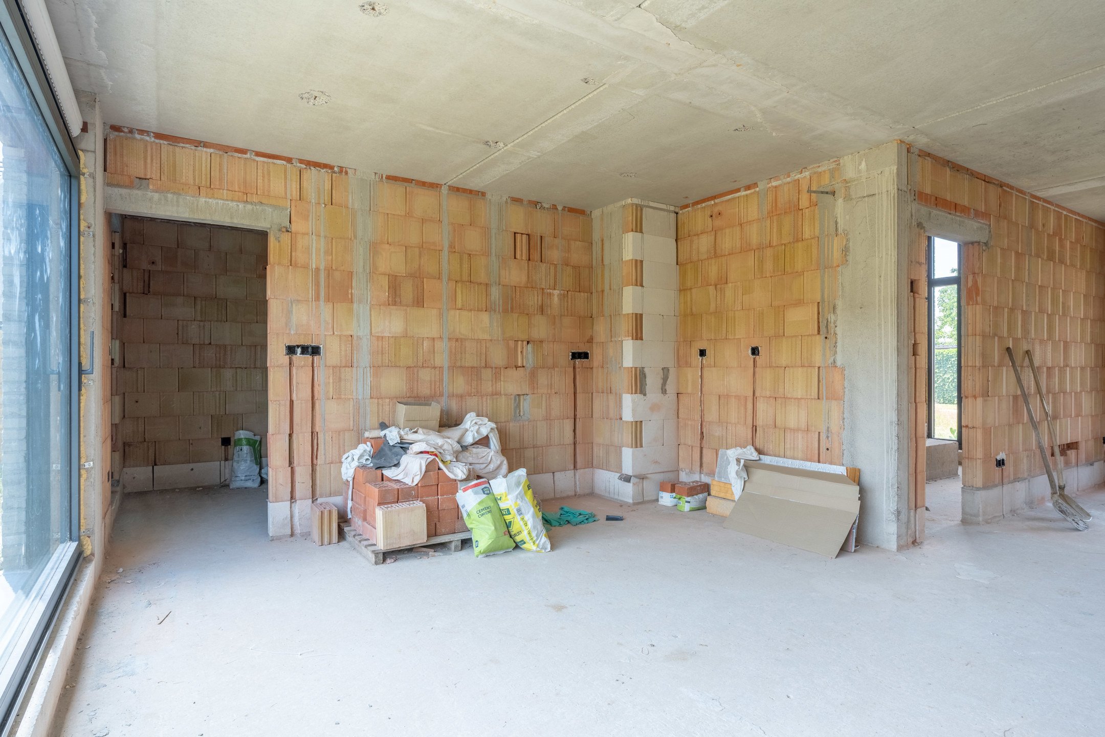 Verder af te werken woning met o.a. 4 slaapkamers, inpandige garage, ... - foto 5