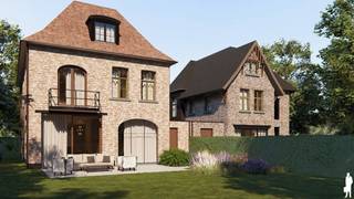 <strong>Exclusieve nieuwbouwwoning onder architectuur van Vlassak Architects</strong><br /><br /><strong>De woning wordt verkocht als casco ruwbouw winddicht, waardoor de verdere afwerking volledig naar eigen smaak en wensen kan worden gerealiseerd.</strong><br /><br /><strong>Gelijkvloerse verdieping</strong><br />
<ul>
<li>Ruime inkomhal met gastentoilet;</li>
<li>Royale living;</li>
<li>Ruime leefkeuken met directe connectie naar het terras en de tuin;</li>
<li>Praktische mudroom tussen de inkomhal en keuken, met doorgang naar de inpandige garage;</li>
<li>Inpandige garage met eveneens rechtstreekse toegang tot het terras en de tuin;</li>
</ul>
<strong>Eerste verdieping</strong><br />
<ul>
<li>Centrale nachthal met afzonderlijk nachttoilet;</li>
<li>Royale hoofdslaapkamer met ensuite badkamer en ruime dressing;</li>
<li>Tweede ruime slaapkamer;</li>
<li>Afzonderlijke douchekamer;</li>
</ul>
<strong>Tweede verdieping</strong><br />
<ul>
<li>Twee bijkomende slaapkamers;</li>
<li>Praktische technische berging;</li>
</ul>
<strong>Tuin en buitenruimte</strong><br />De leefkeuken staat rechtstreeks in verbinding met het terras van ca. 38 m² en de tuin. De westelijk georiënteerde tuin vormt een aangename verlenging van de leefruimtes en laat toe om in de namiddag en avond optimaal van de buitenruimte te genieten.<br /><br /><strong>Bijzonderheden</strong><br />
<ul>
<li>Architectuur van Vlassak Architects;</li>
<li>Geothermische warmtepomp;</li>
<li>Voorziening van zonnepanelen;</li>
<li>Verkoop als casco ruwbouw winddicht;</li>
<li>Mogelijkheid om de verdere afwerking volledig naar eigen smaak te realiseren;</li>
<li>Stedenbouwkundige inlichtingen in aanvraag.</li>
</ul>
<strong>De woning bevindt zich aan Molenheide in Pulderbos, in een groene en residentiële omgeving. Het landelijke karakter en de nabijheid van natuur worden gecombineerd met een vlotte bereikbaarheid van de omliggende gemeenten en dagelijkse voorzieningen.</strong>