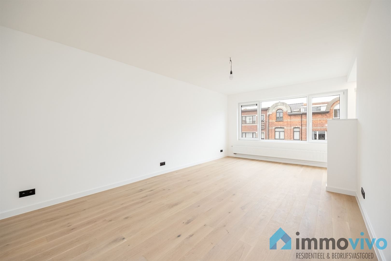 Luxueus gerenoveerd appartement met 2 slpk's en terras - foto 3