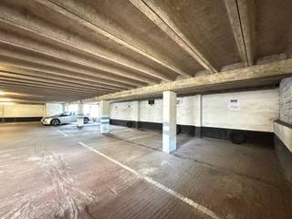 Gunstig gelegen staanplaats in historische stadskern van Oostende - afgesloten garagecomplex "Ostend David Langestraat" met badge - 4° verdieping...