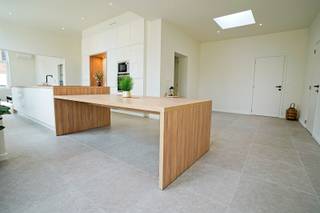 Wat als muren konden praten? Deze karaktervolle gezinswoning kent een rijke geschiedenis, is gebouwd als jongensschool maar was recent nog in...