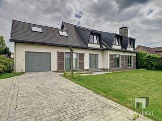 Prachtige gerenoveerde villa met 6 slaapkamers en zwembad Ontdek deze prachtige volledig gerenoveerde villa met tal van luxe en comfort! Deze ruime...