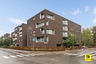 Parking couvert spacieux à vendre dans un emplacement central à Berchem...