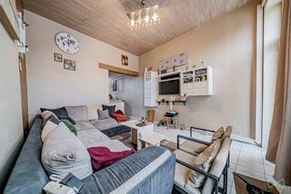 Contact : Mattia Di Pisa - 0484/64.96.68 - mattia.dipisa@weinvest.beWe Invest Charleroi vous présente cette maison située à Dampremy, proposée à la...