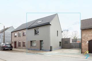 Te koop te Heikant (Zele).Deze charmante en instapklare woning is gelegen in een rustige doodlopende straat te Zele (Heikant) en biedt een ideale...