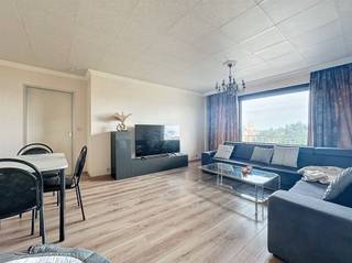 Lichtrijk 2 slaapkamer appartement (75 m²) met zeer groot terras op een boogscheut van het centrum en station Roeselare Indeling : inkom, lichtrijke...