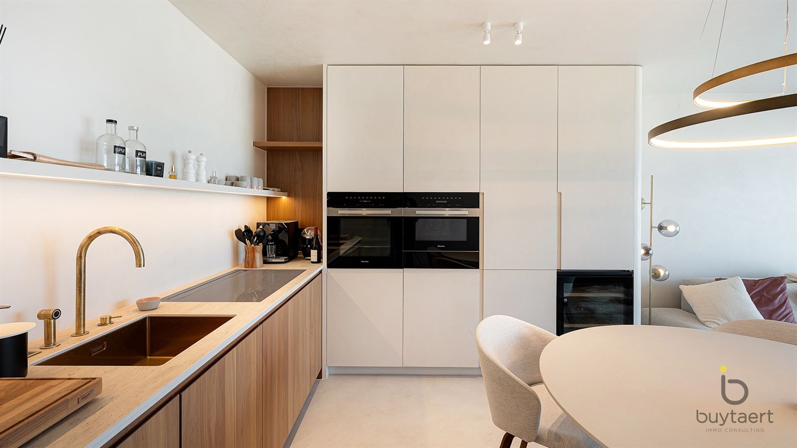 LUXUEUS GERENOVEERD &amp; VOLLEDIG GEMEUBELD APPARTEMENT MET PANORAMISCH ZEEZICHT AAN HET RUBENSPLEIN!  - foto 5