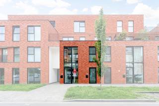 [[ DIT PAND NEEMT DEEL AAN DE ERA OPEN HUIZEN DAG OP 13/6 VAN 9:30 TOT 10:30 ]]Op een uitstekende locatie in de Londenstraat 3 te Gent bevindt zich...